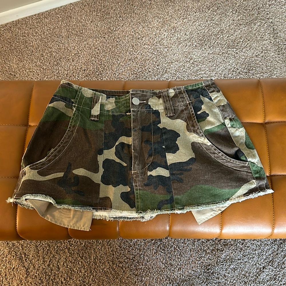 Mini camo skirt